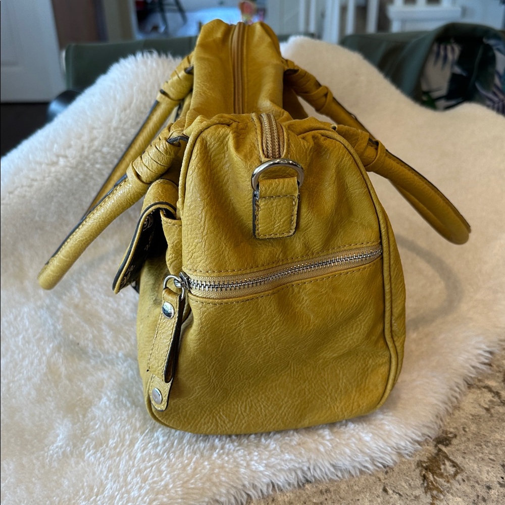 Jessica Simpson handbag - Picture 8 of 10
